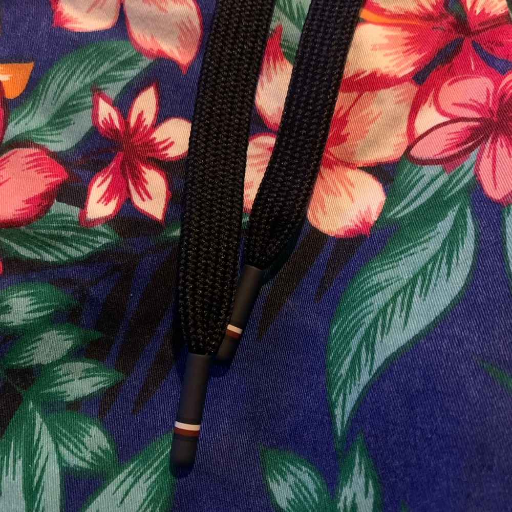 Tommy Hilfiger Floral Multicolor casual Hawaiian 🌺 Shorts men’s Medium - Picture 3 of 12